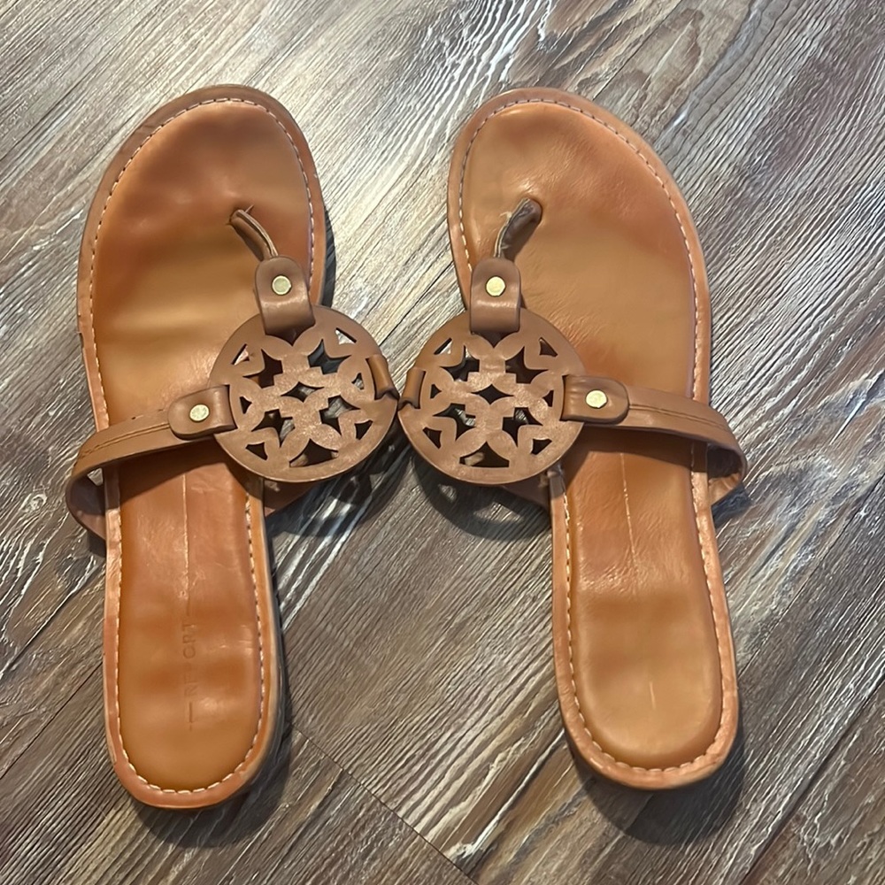 Report sandals